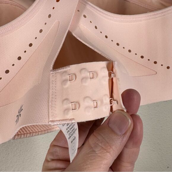 Athleta Phenomena Bra Size 32DD Light Pink Sports Bra High Impact Padded 657806 - Picture 2 of 5